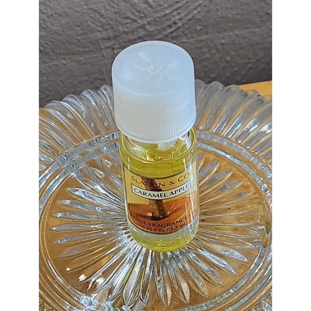 Bath & Body Works Slatkin Co Caramel Apple Home Fragrance Oil .33‎ FL Oz LT.USED
